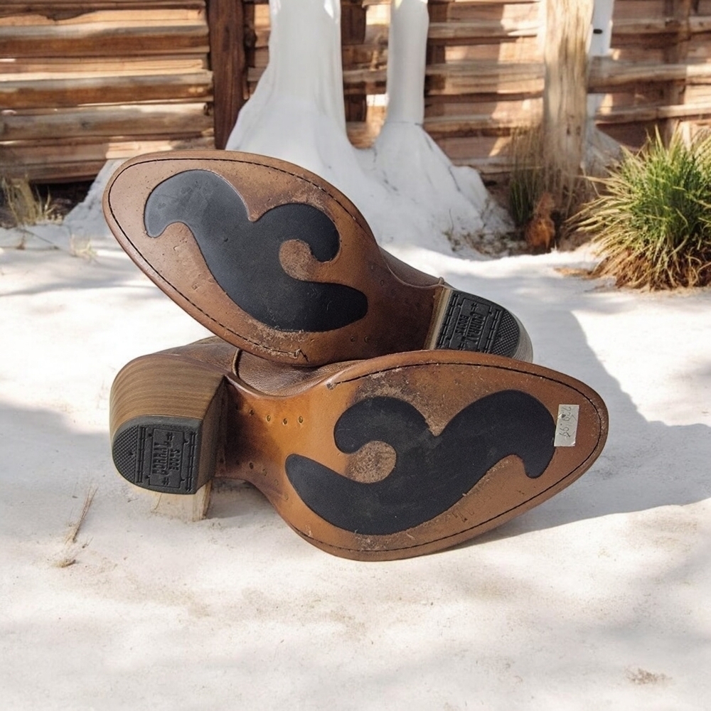 Corral Woman's Cowgirl boots size 8.5M block heel. Boot stand 9 inches. See more - Picture 3 of 16